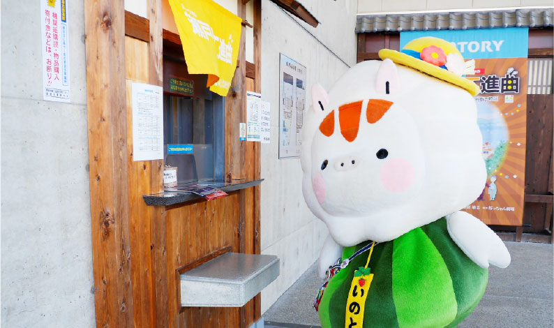 劇場窓口で座席券をゲット！